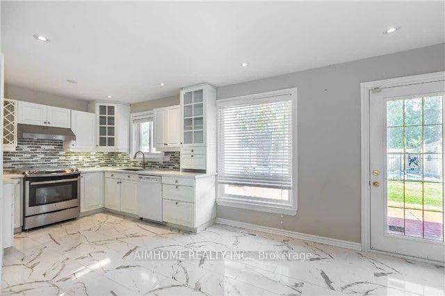 Photo 5 of 34 Hagerman Boulevard, Markham, Unionville — HOMEH