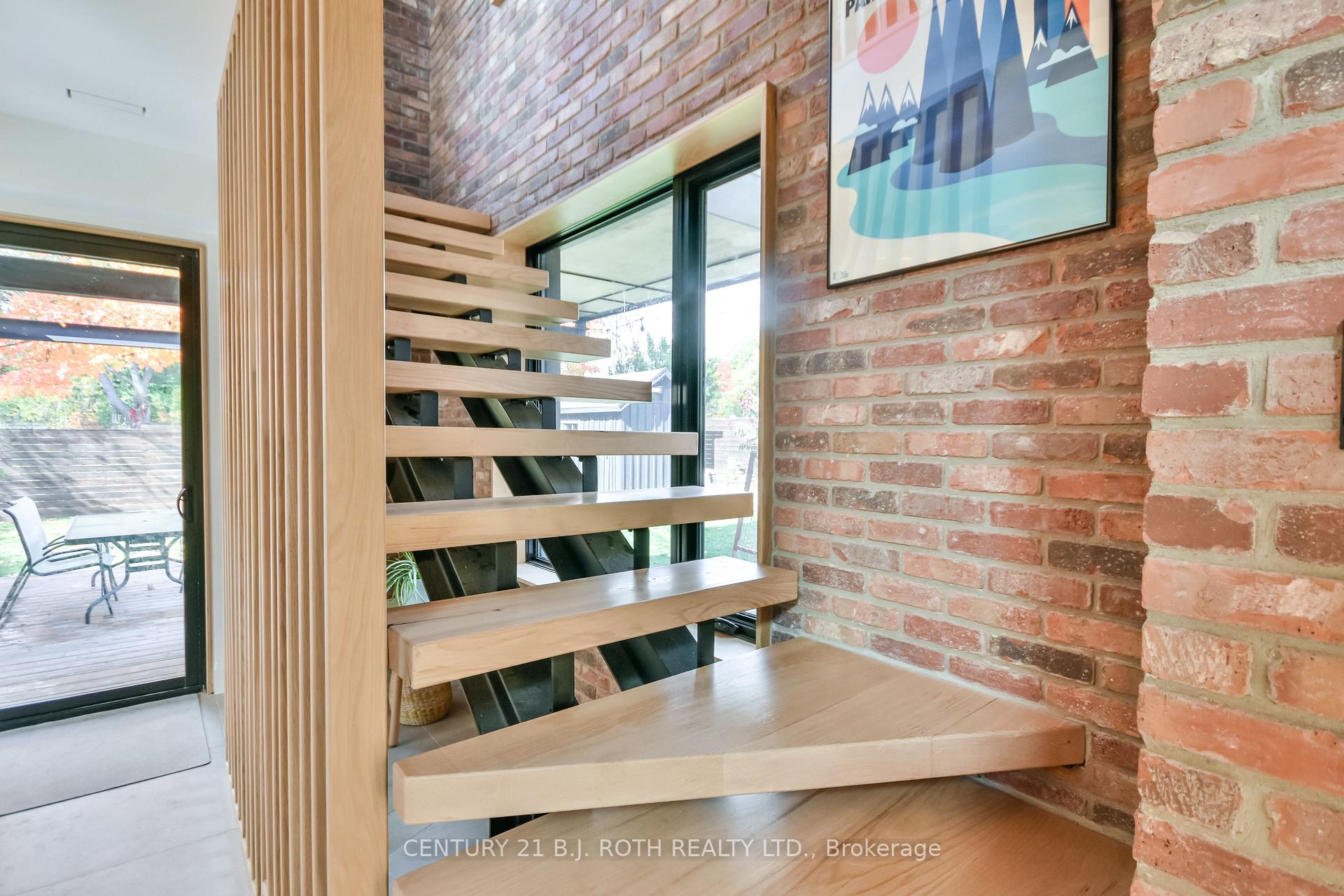 Photo 16 of 20 Weldon Street, Barrie, Codrington — HOMEH