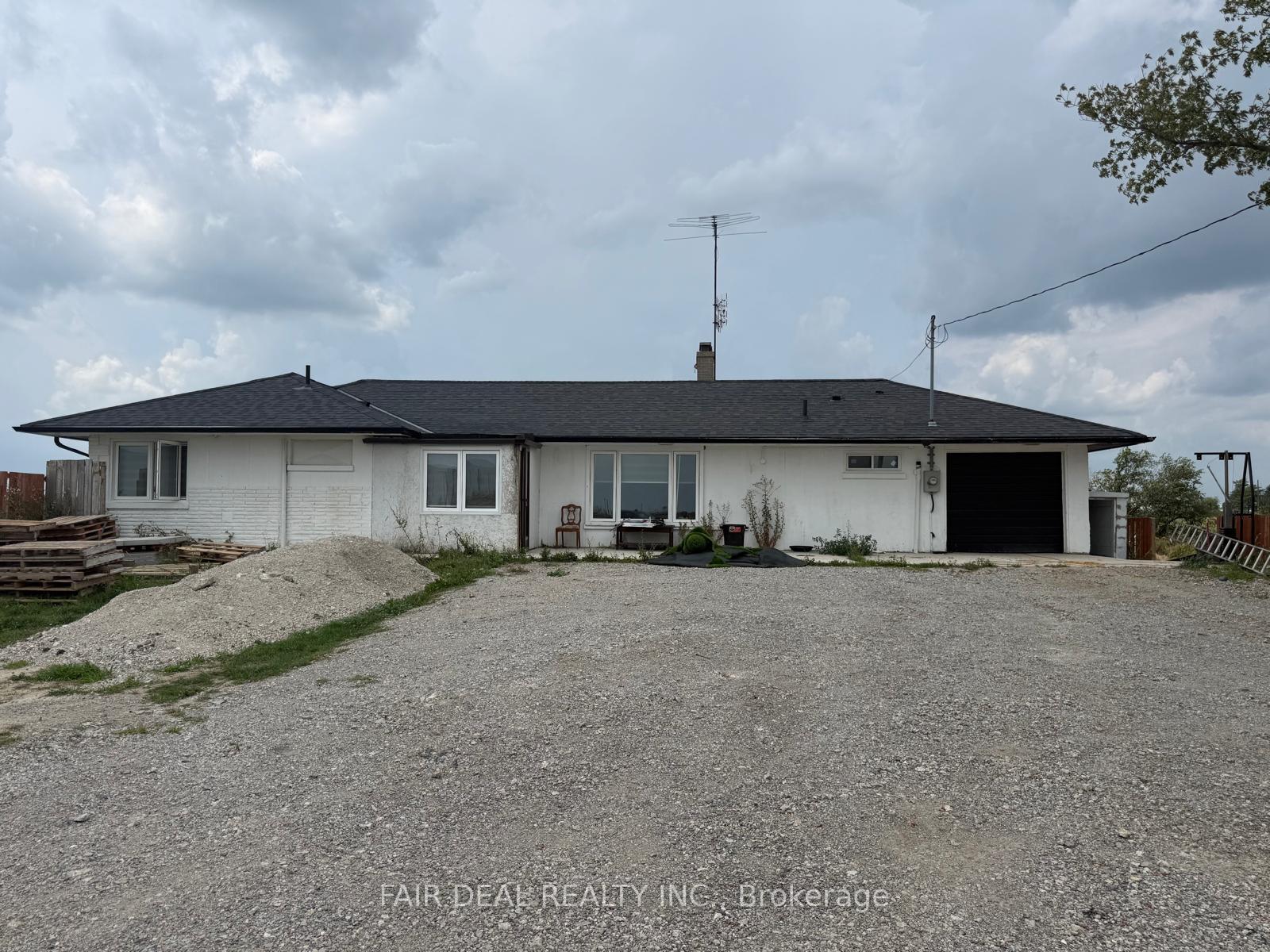Photo 2 of 5444 Countryside Drive, Brampton, Highway 427 — HOMEH