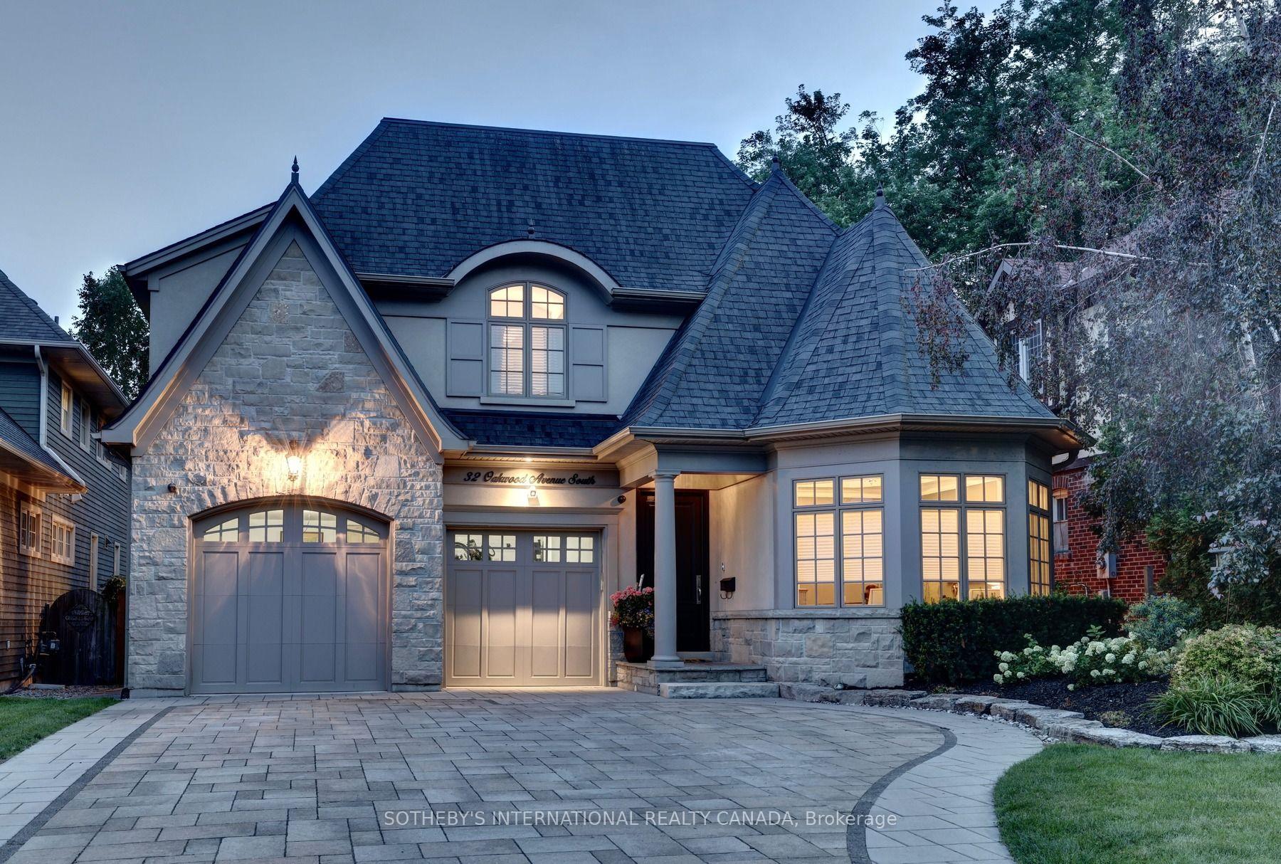 Front of 32 Oakwood Avenue S