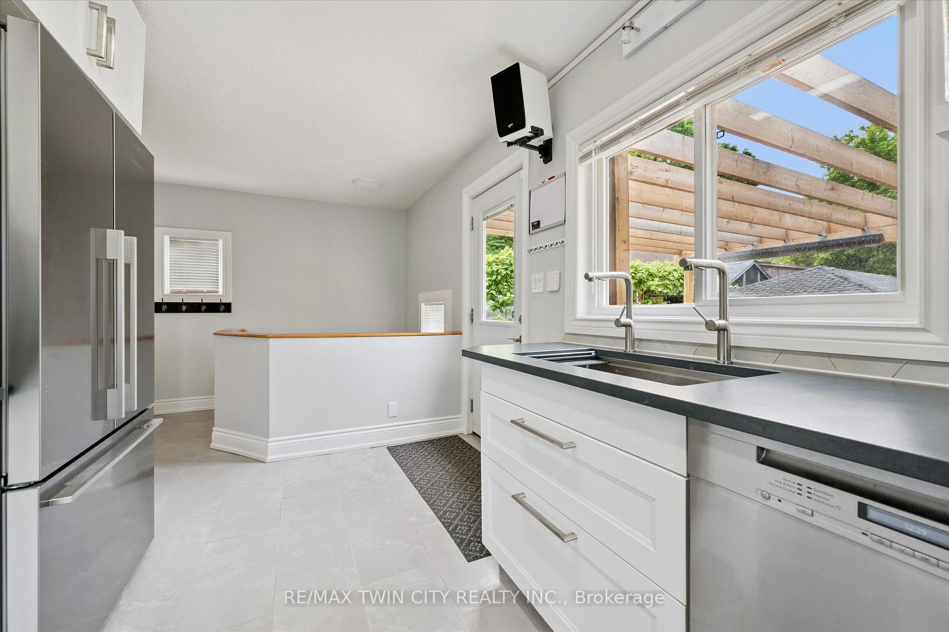 Photo 20 of 40 Madison Avenue S, Kitchener, King East — HOMEH