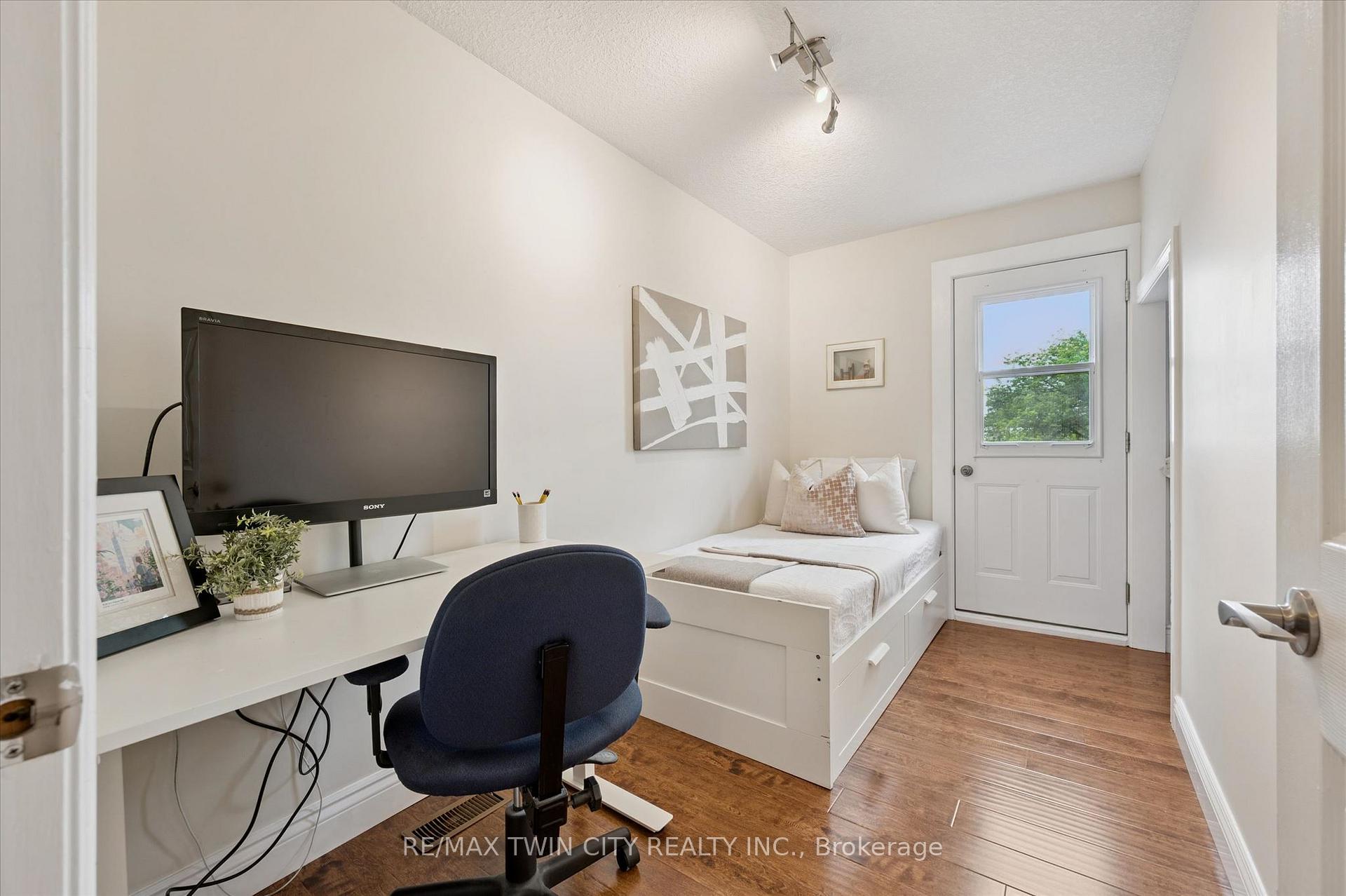 Photo 22 of 40 Madison Avenue S, Kitchener, King East — HOMEH