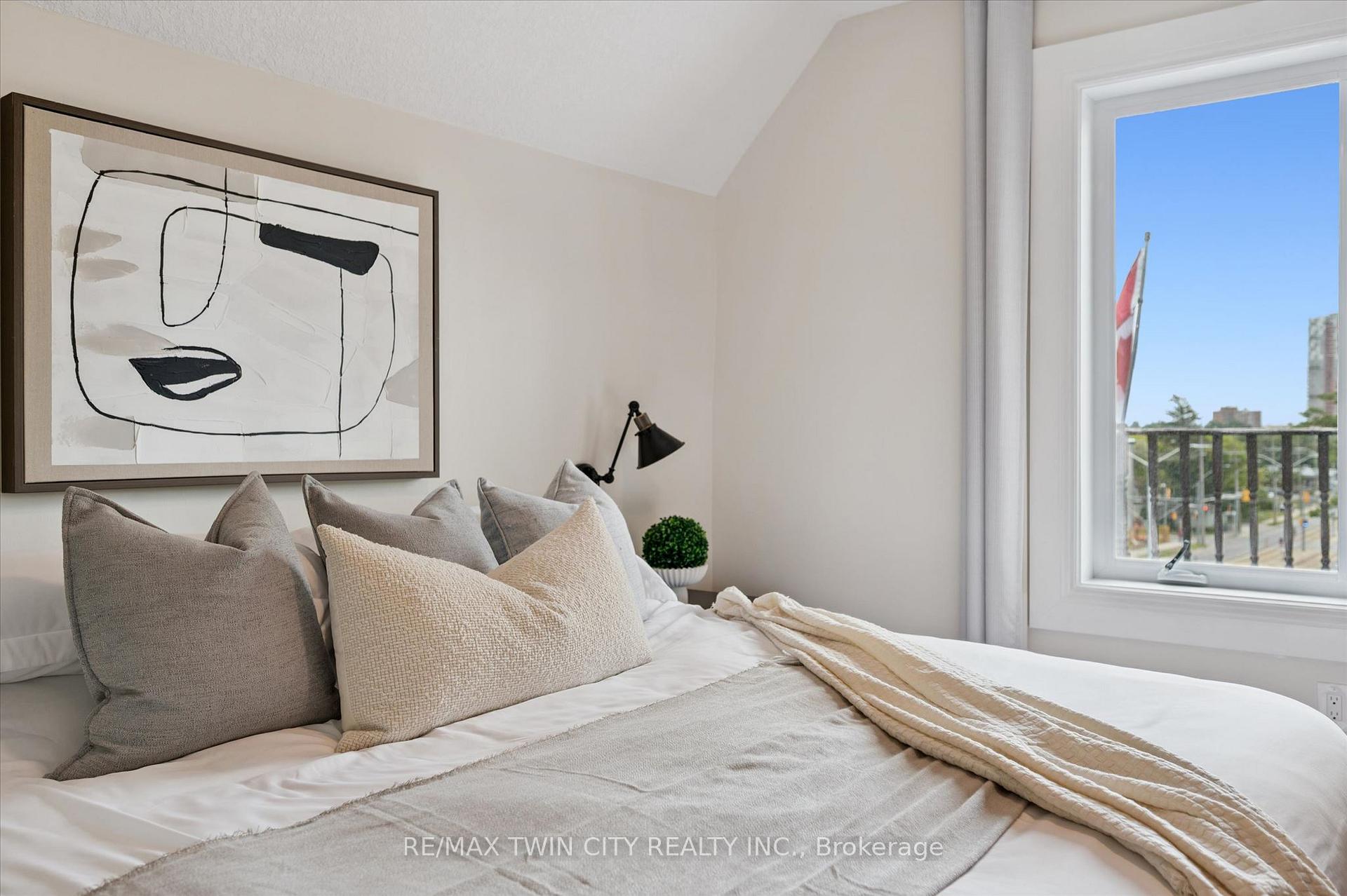 Photo 27 of 40 Madison Avenue S, Kitchener, King East — HOMEH