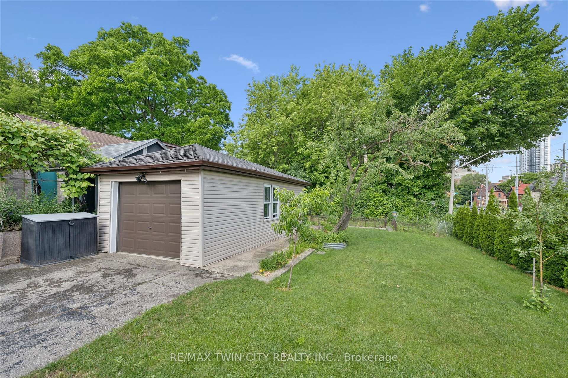 Photo 39 of 40 Madison Avenue S, Kitchener, King East — HOMEH
