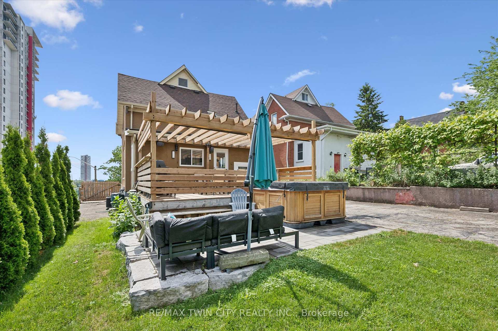 Photo 44 of 40 Madison Avenue S, Kitchener, King East — HOMEH