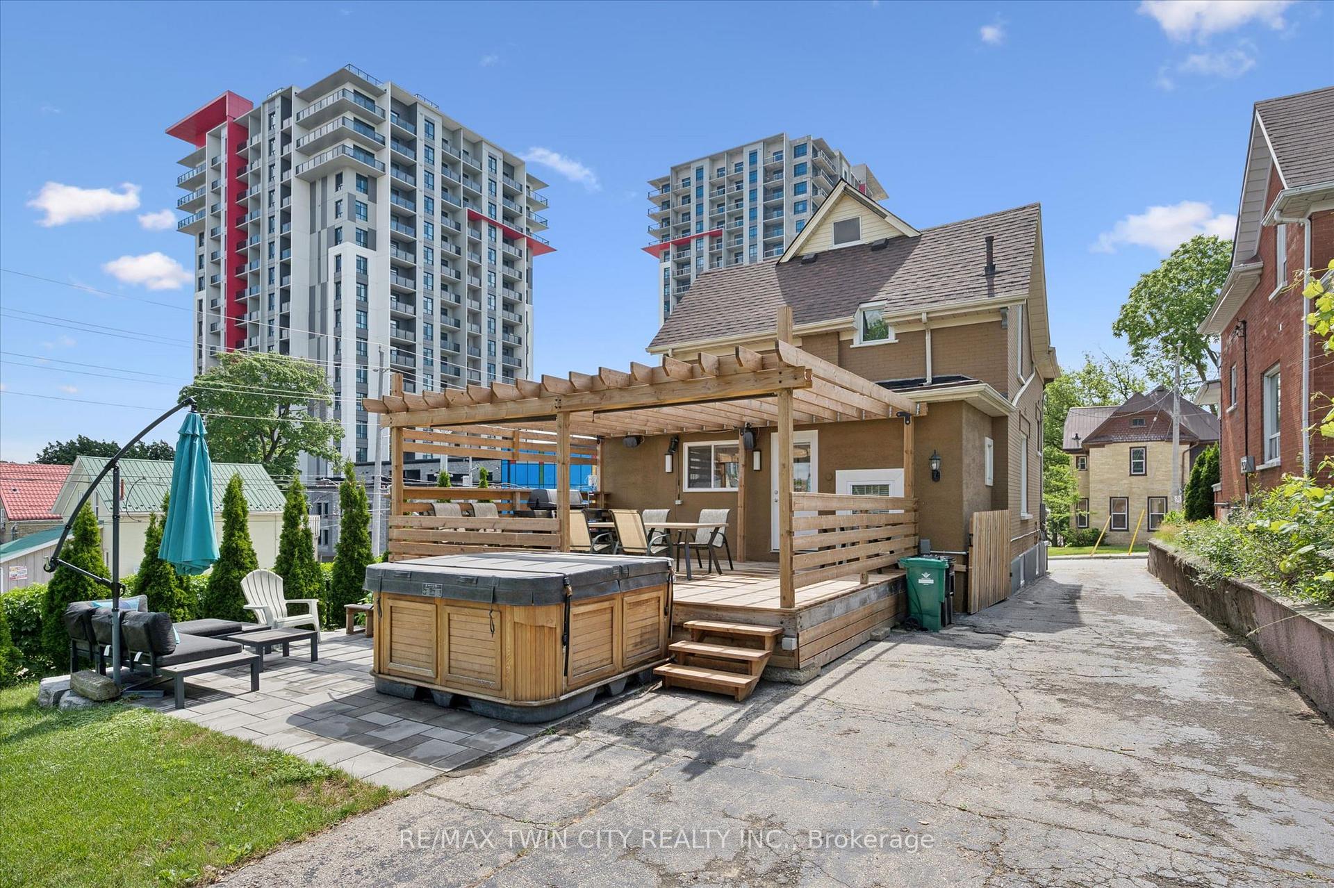Photo 45 of 40 Madison Avenue S, Kitchener, King East — HOMEH