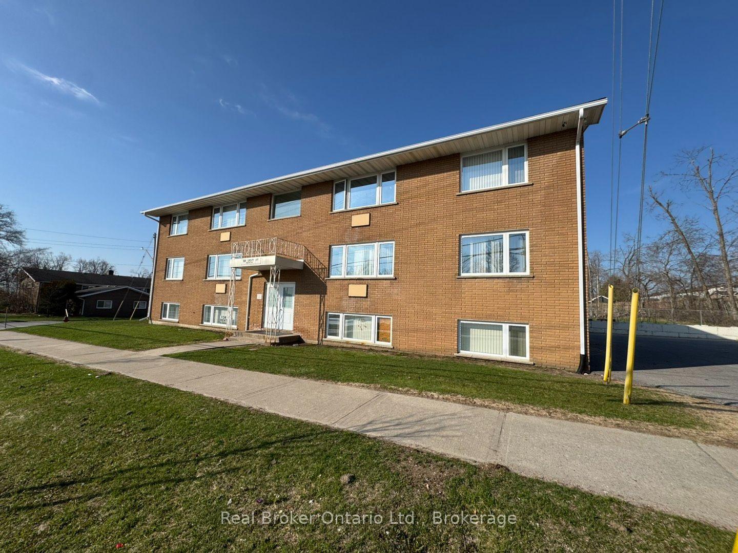 Front of Unit 7, 301 West Street N
