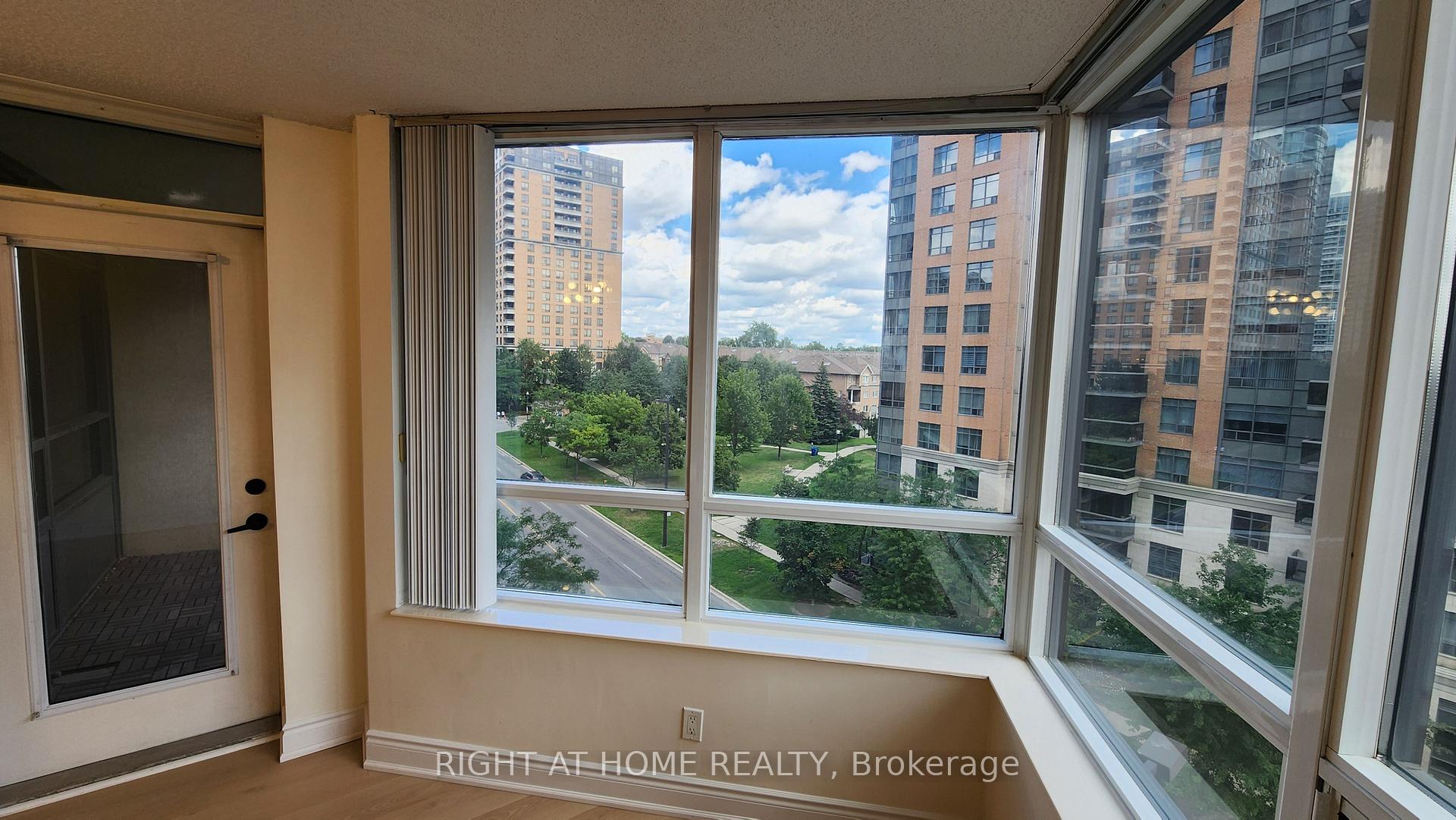 Photo 8 of Unit 521, 15 Northtown Way, North York, Willowdale East — HOMEH