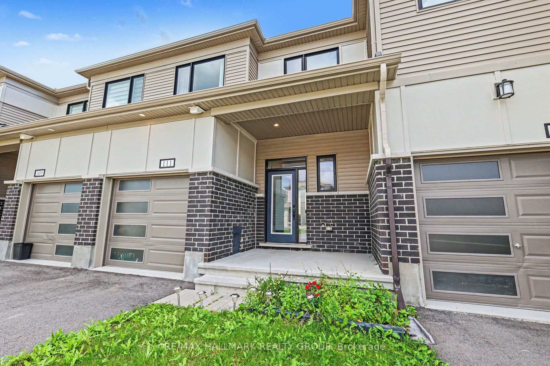 Photo 3 of 111 Yearling Circle, Ottawa, Goulbourn Twp From Franktown Rd/South To Rideau — HOMEH