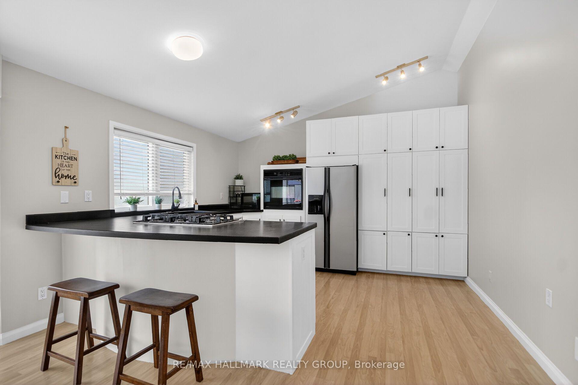 Photo 11 of 7414 Dawn Tara Drive, Ottawa, Osgoode Twp North of Reg Rd 6 — HOMEH