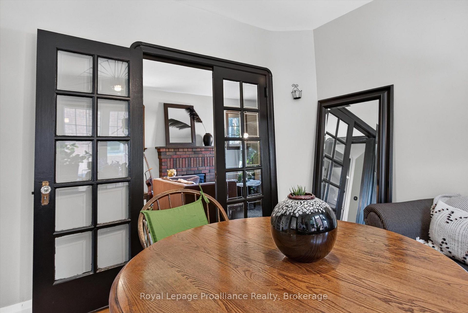 Photo 10 of 71 Lansdowne Street W, Peterborough, Otonabee Ward 1 — HOMEH