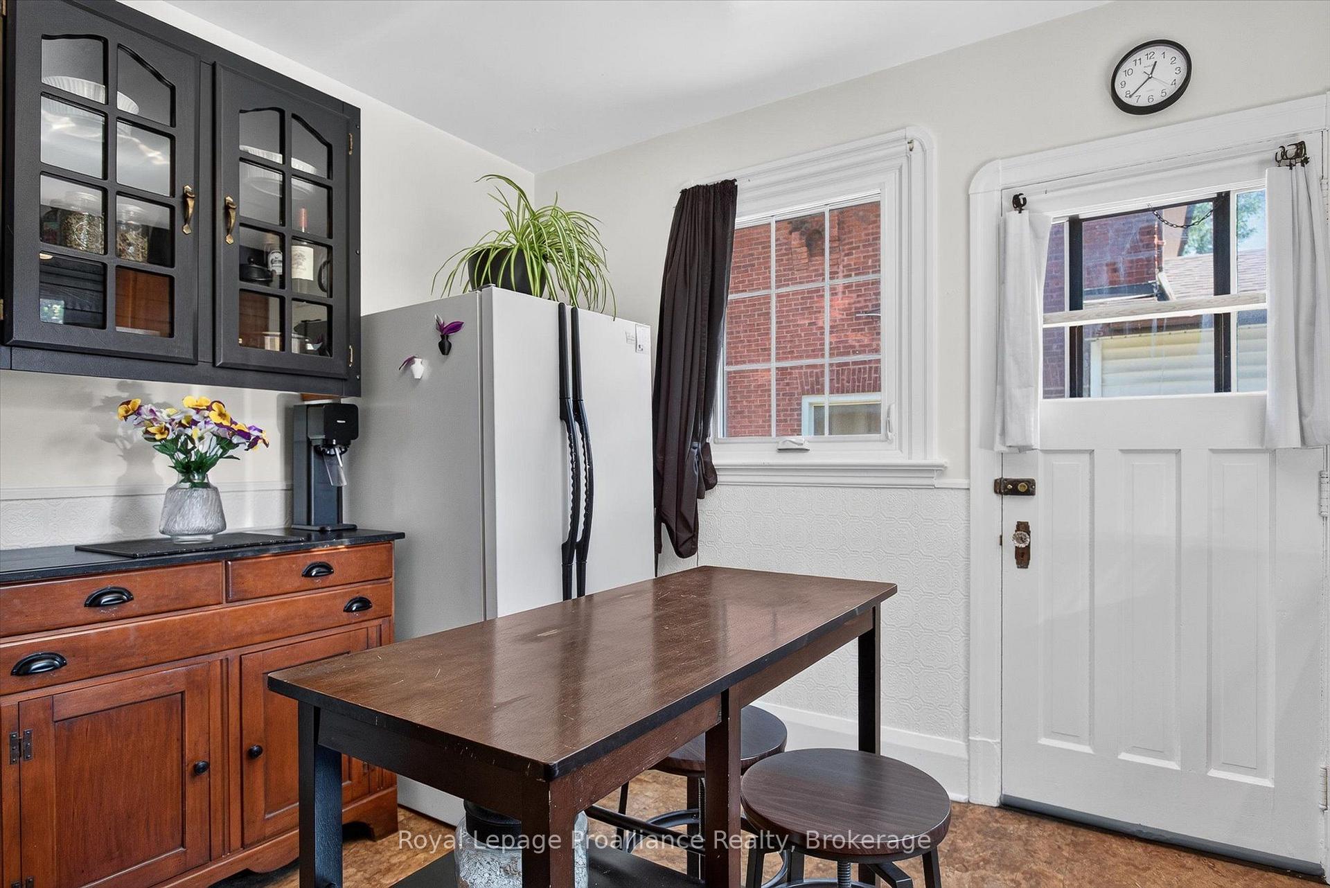 Photo 12 of 71 Lansdowne Street W, Peterborough, Otonabee Ward 1 — HOMEH