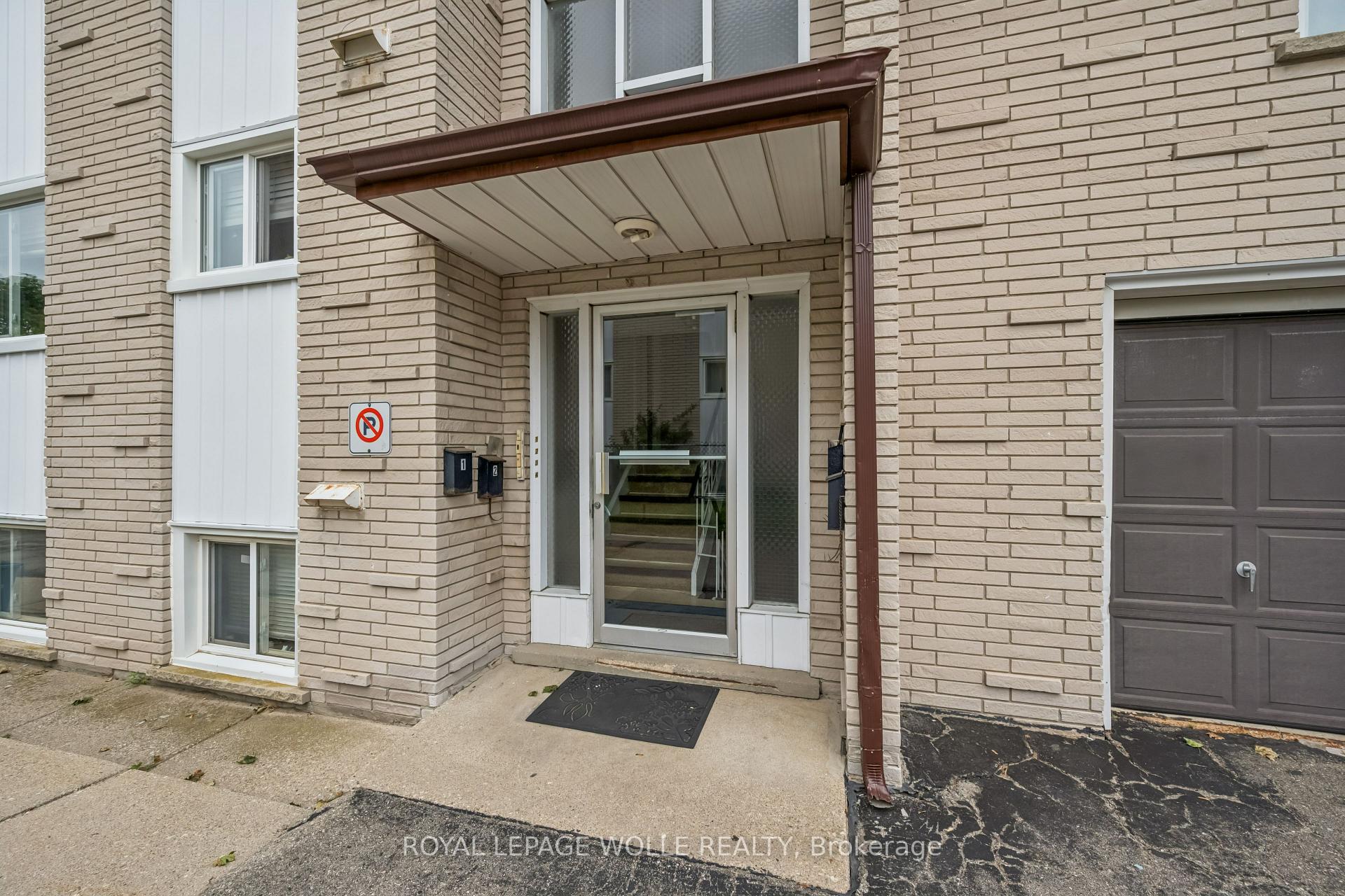 Photo 4 of 101 Secord Avenue, Kitchener, Heritage Park - Kitchener — HOMEH