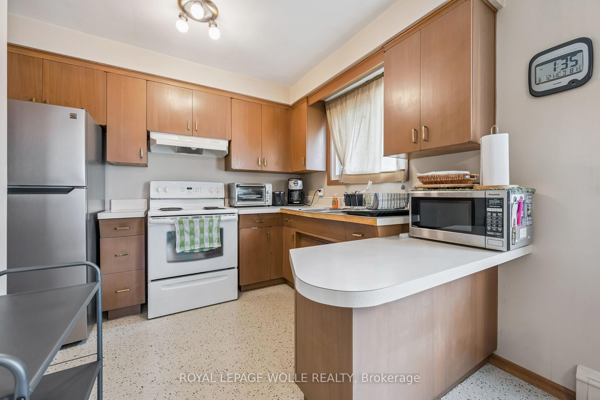 Photo 25 of 101 Secord Avenue, Kitchener, Heritage Park - Kitchener — HOMEH