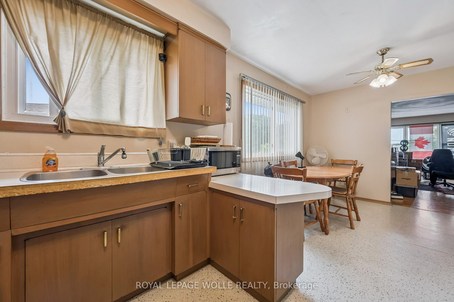 Photo 26 of 101 Secord Avenue, Kitchener, Heritage Park - Kitchener — HOMEH