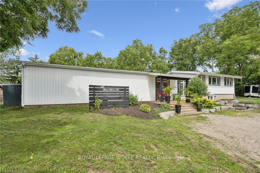 Photo 4 of 647 Brant Waterloo Road, North Dumfries, Ayr — HOMEH