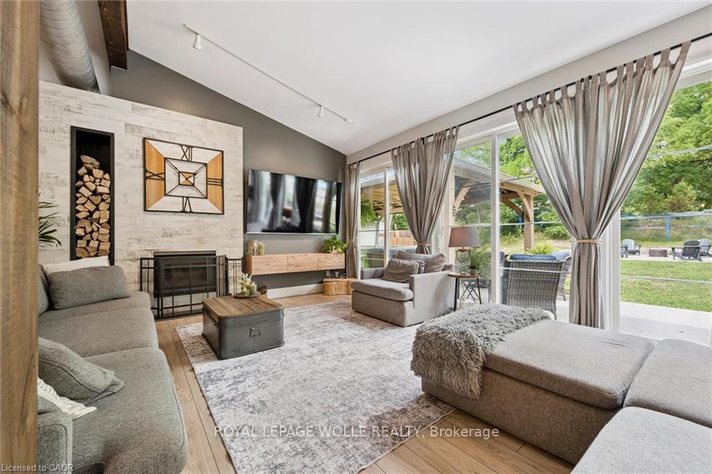Photo 9 of 647 Brant Waterloo Road, North Dumfries, Ayr — HOMEH