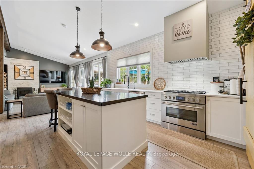 Photo 13 of 647 Brant Waterloo Road, North Dumfries, Ayr — HOMEH