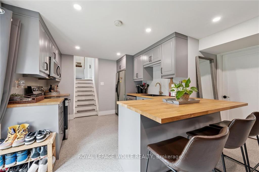 Photo 31 of 647 Brant Waterloo Road, North Dumfries, Ayr — HOMEH