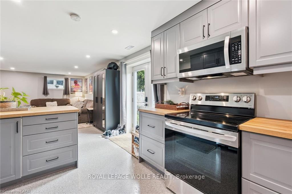Photo 33 of 647 Brant Waterloo Road, North Dumfries, Ayr — HOMEH