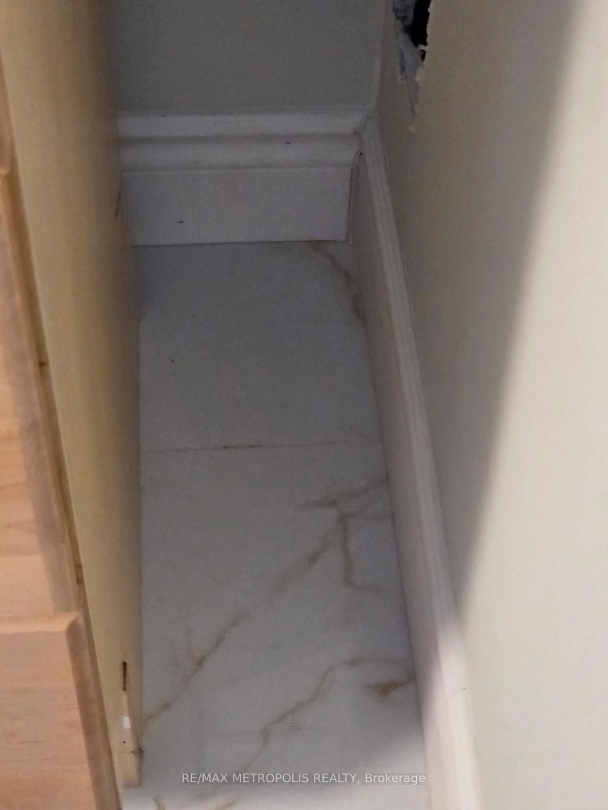 Photo 7 of Unit Upper, 37 Carlyle Crescent, Brampton, Brampton East — HOMEH