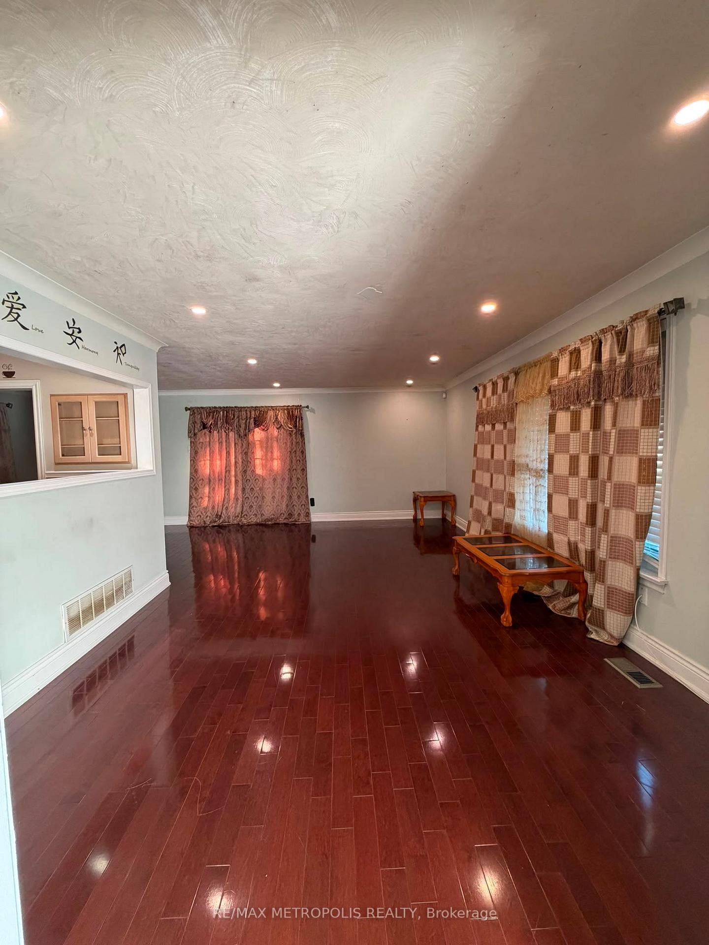 Photo 6 of Unit Upper, 37 Carlyle Crescent, Brampton, Brampton East — HOMEH