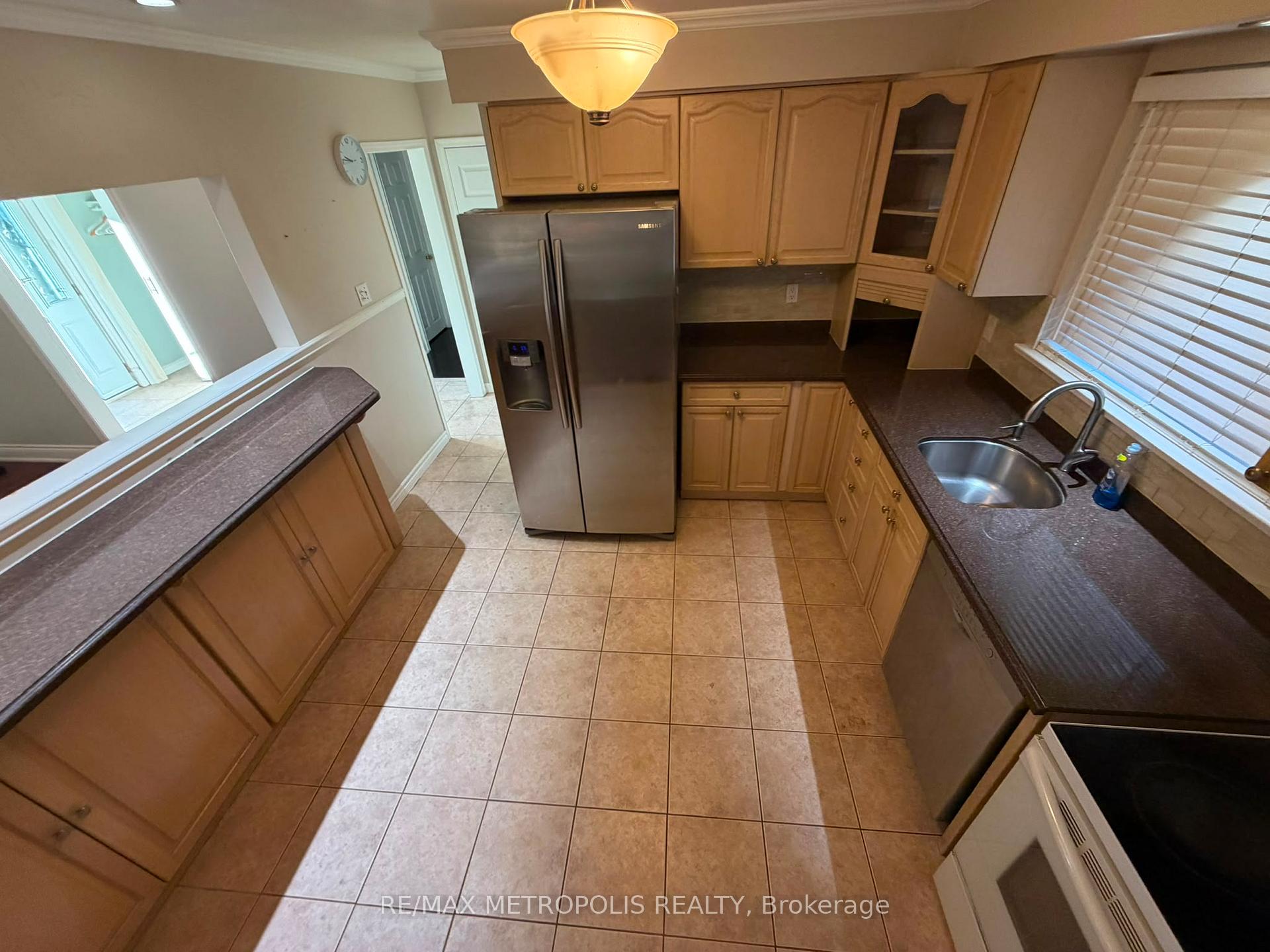 Photo 11 of Unit Upper, 37 Carlyle Crescent, Brampton, Brampton East — HOMEH