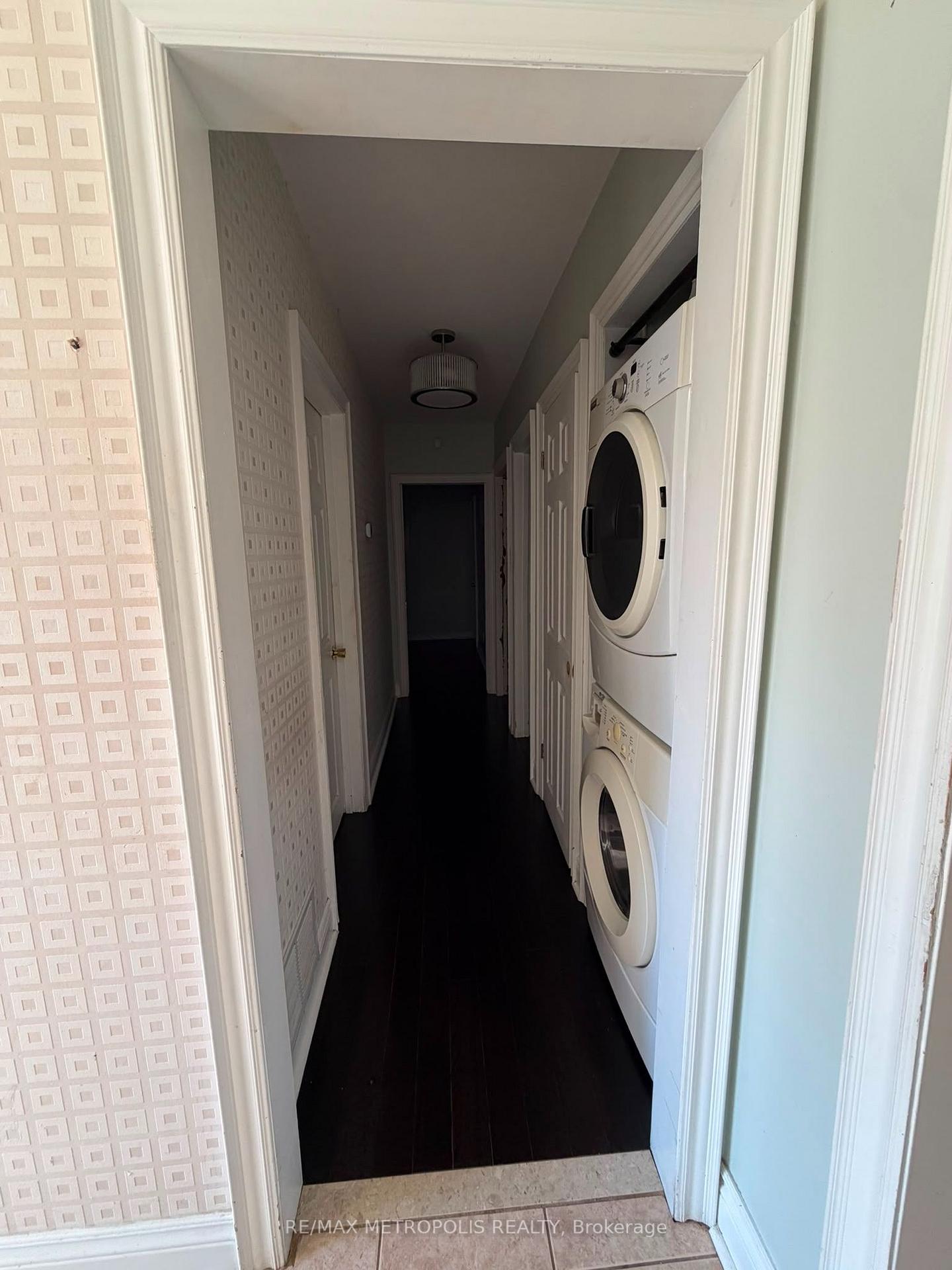 Photo 12 of Unit Upper, 37 Carlyle Crescent, Brampton, Brampton East — HOMEH