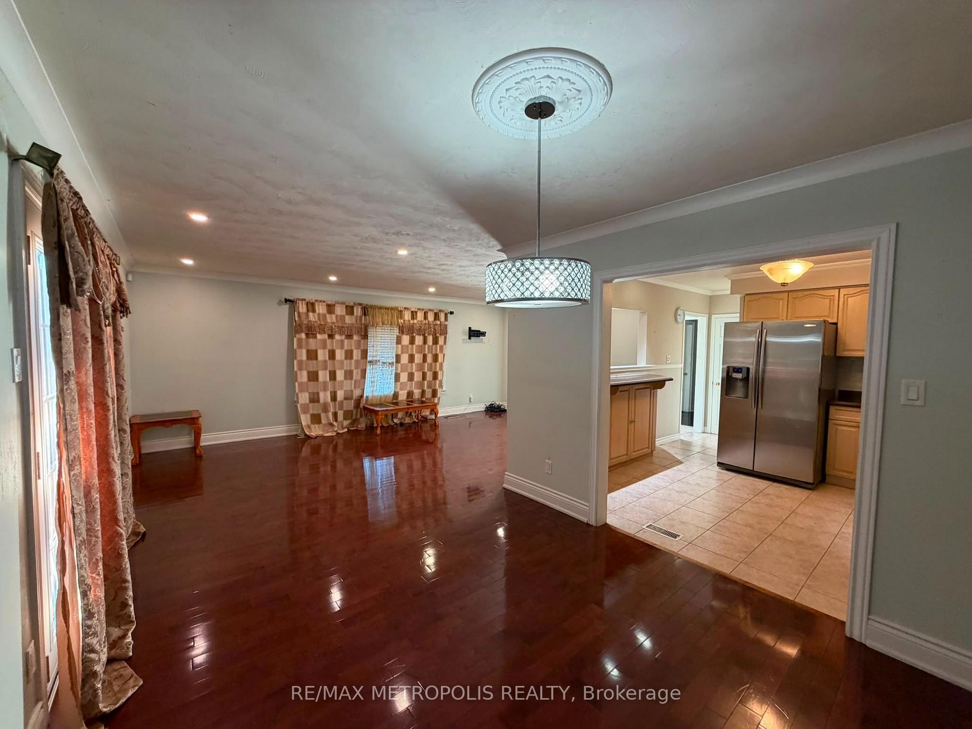 Photo 13 of Unit Upper, 37 Carlyle Crescent, Brampton, Brampton East — HOMEH