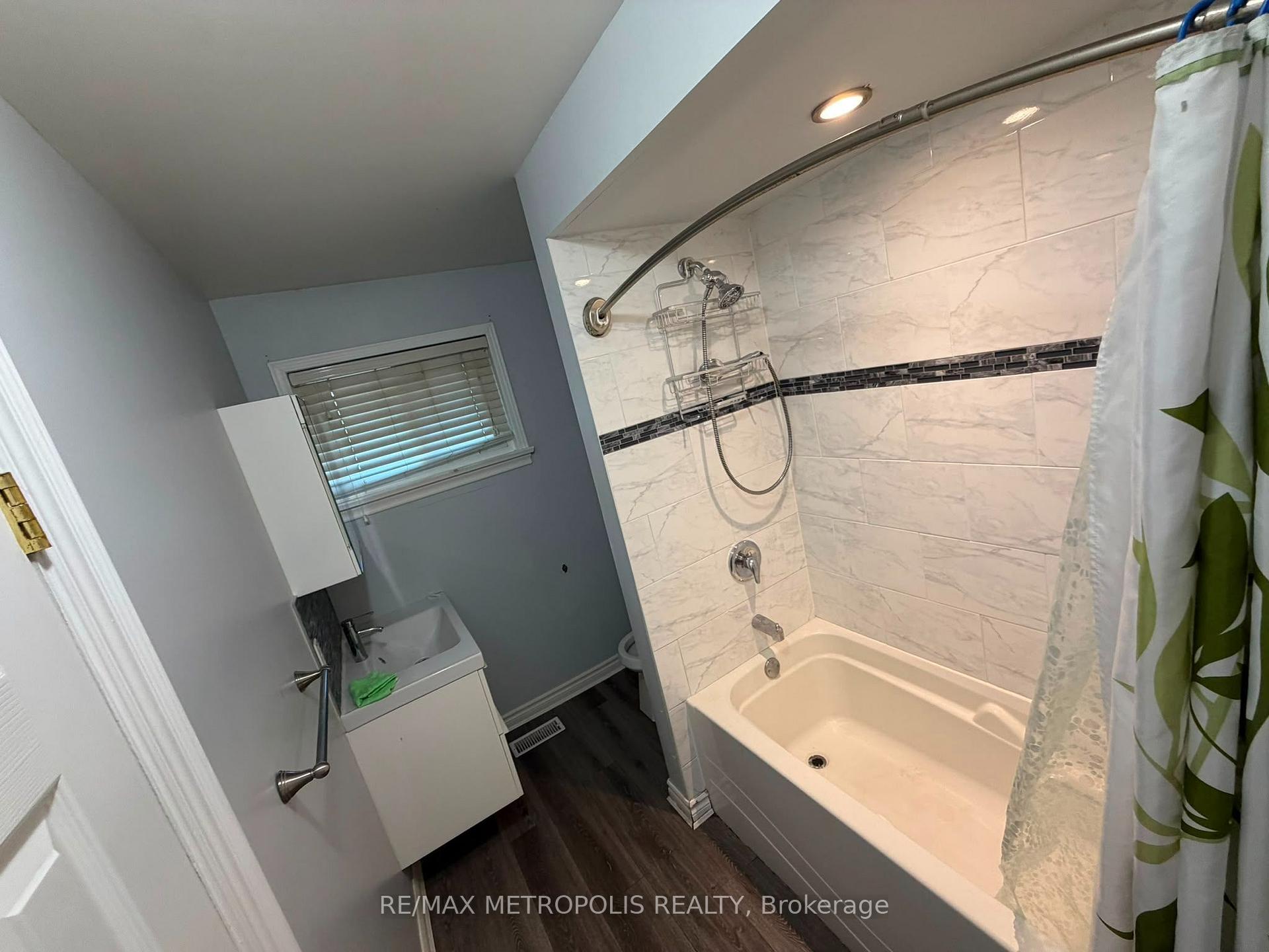 Photo 21 of Unit Upper, 37 Carlyle Crescent, Brampton, Brampton East — HOMEH