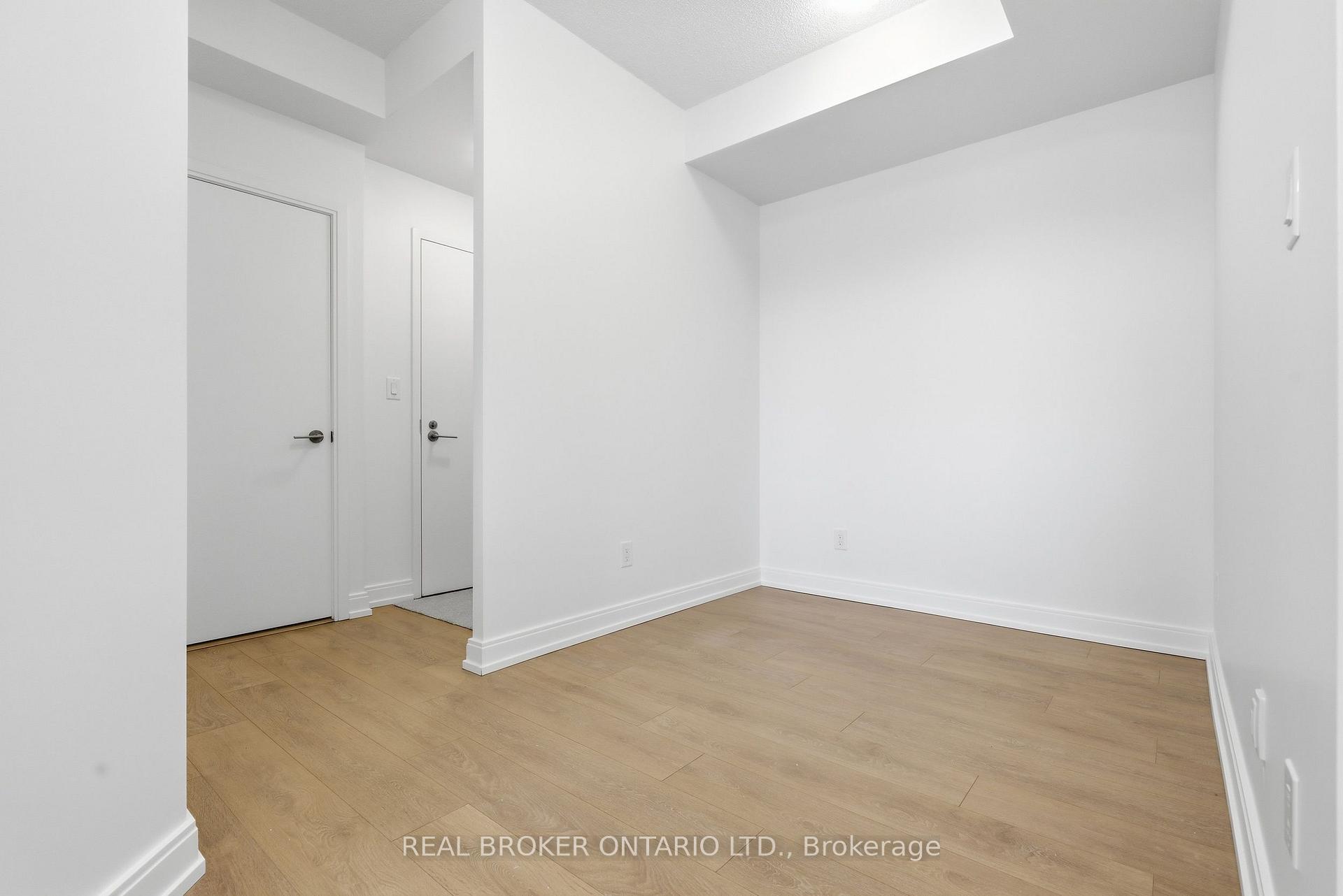 Photo 4 of Unit 307, 540 Bur Oak Avenue, Markham, Berczy — HOMEH