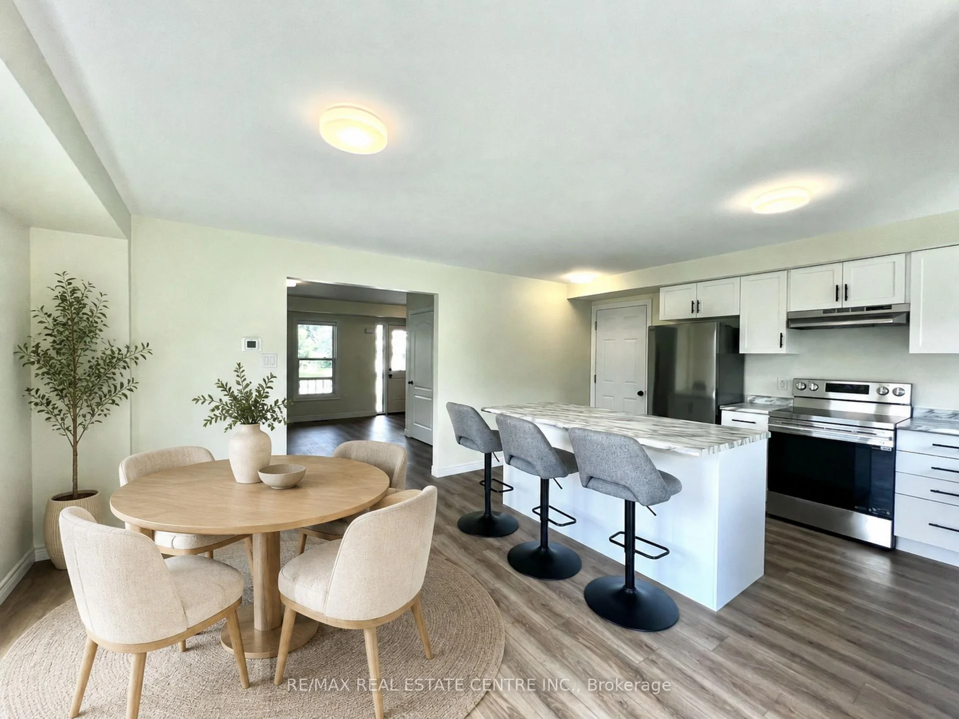 Photo 21 of 716 Russel Court, Shelburne — HOMEH