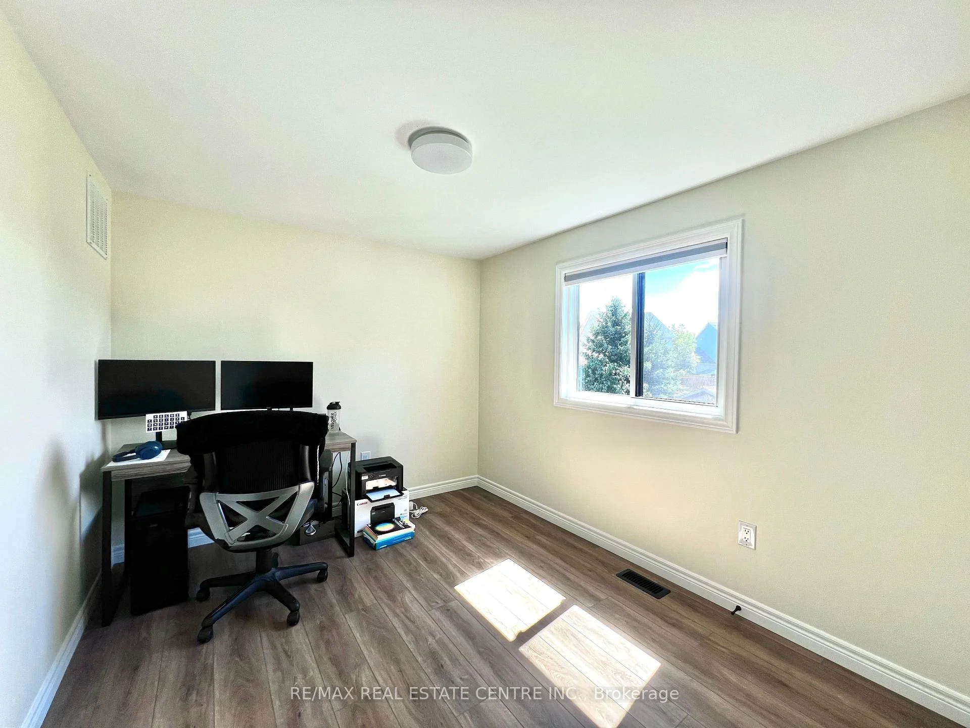 Photo 40 of 716 Russel Court, Shelburne — HOMEH