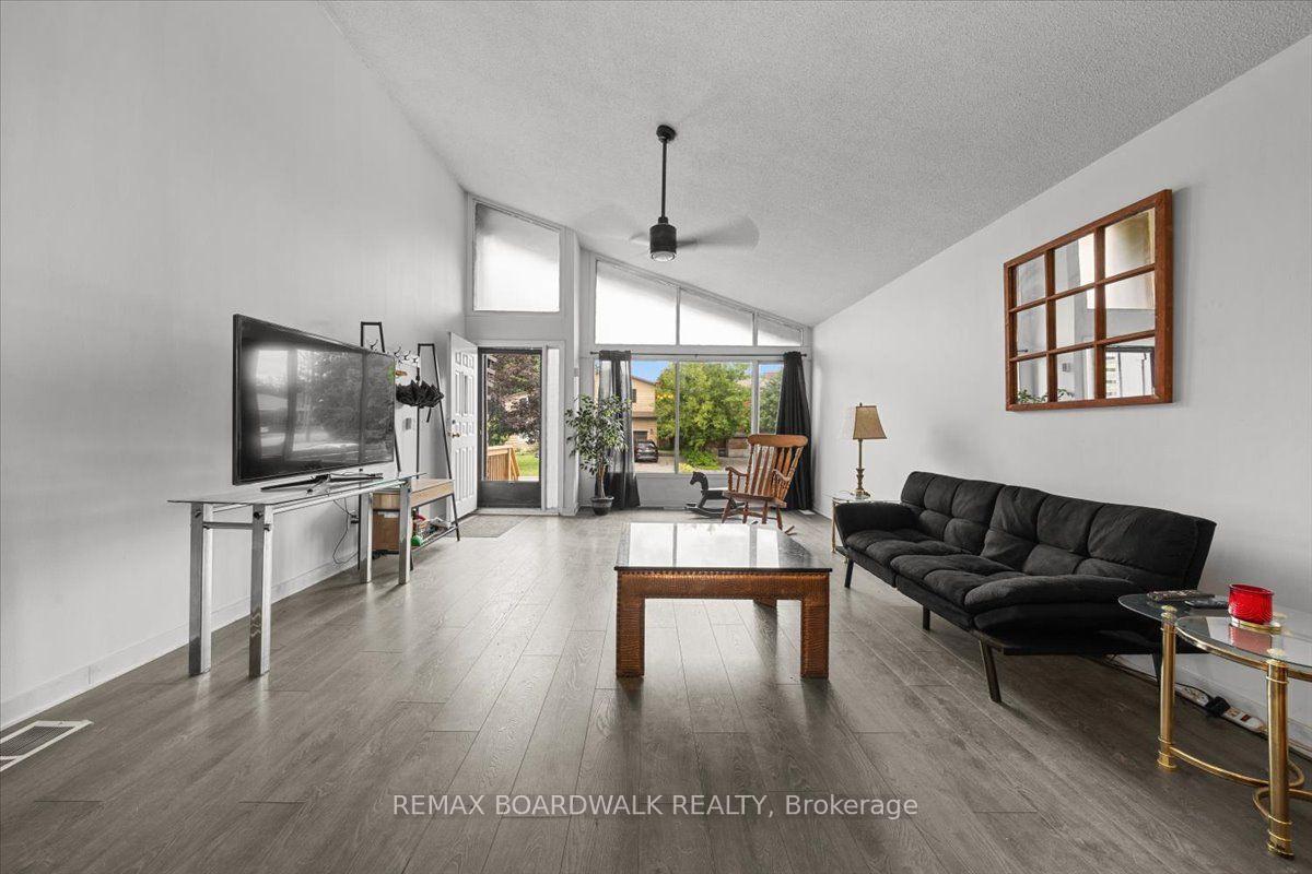 Photo 5 of 1864 Lenester Avenue W, Ottawa, McKellar Heights/Glabar Park — HOMEH