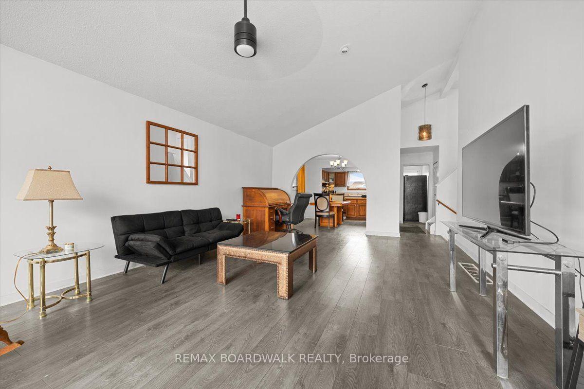 Photo 8 of 1864 Lenester Avenue W, Ottawa, McKellar Heights/Glabar Park — HOMEH