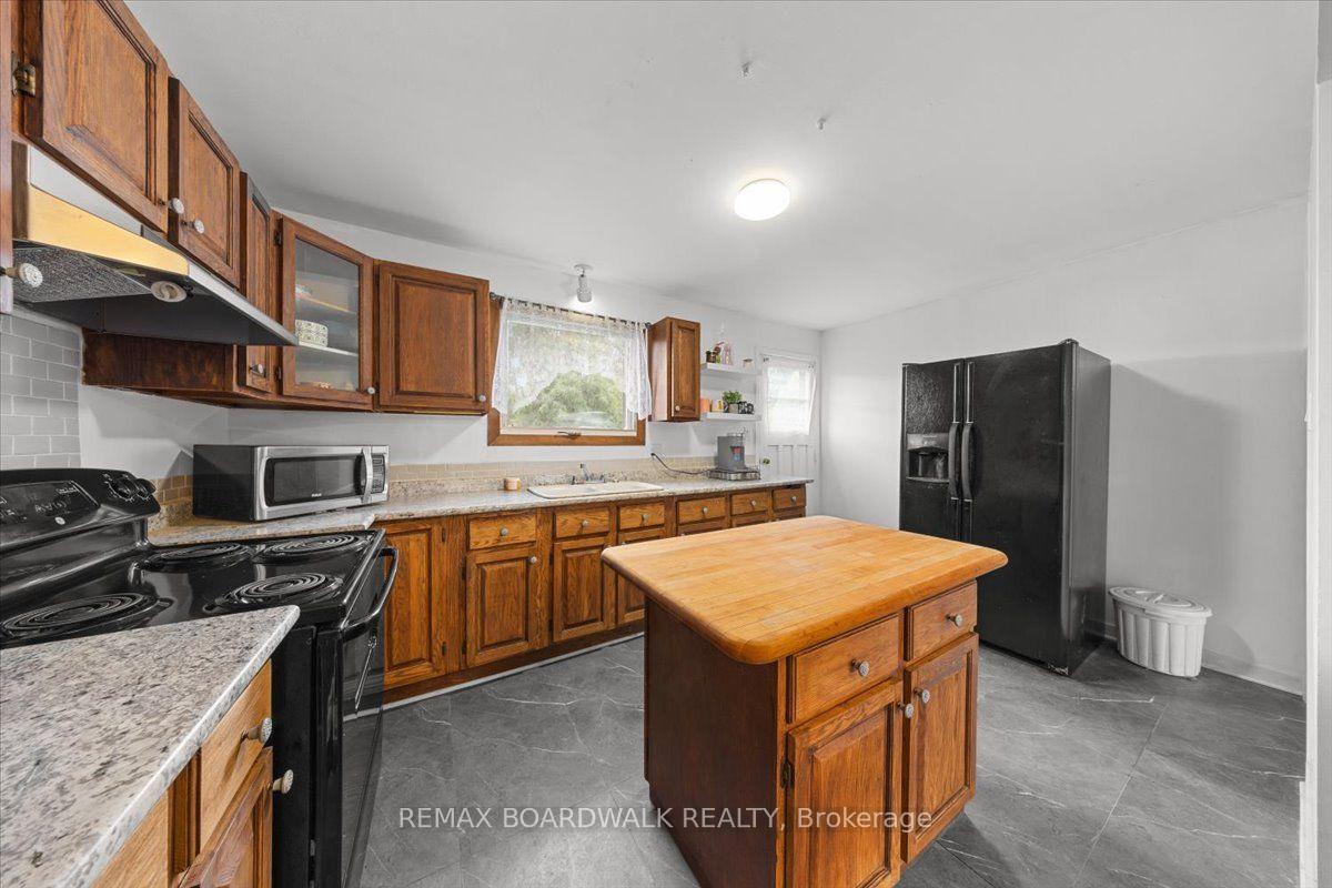 Photo 12 of 1864 Lenester Avenue W, Ottawa, McKellar Heights/Glabar Park — HOMEH