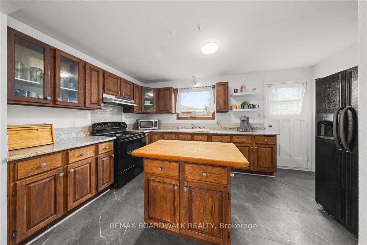 Photo 13 of 1864 Lenester Avenue W, Ottawa, McKellar Heights/Glabar Park — HOMEH