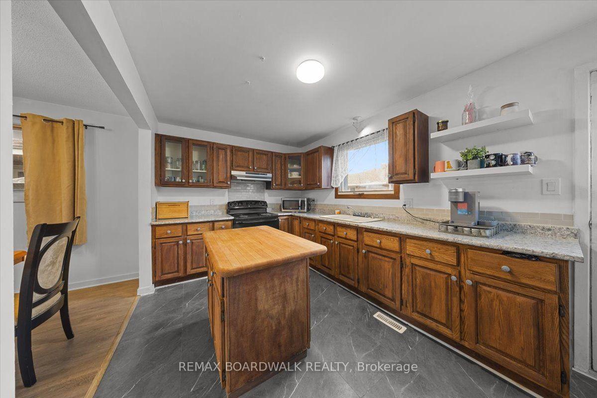 Photo 14 of 1864 Lenester Avenue W, Ottawa, McKellar Heights/Glabar Park — HOMEH