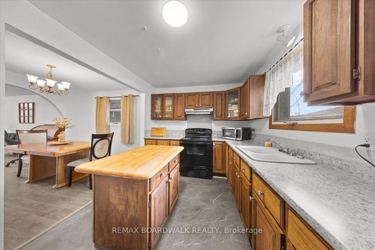 Photo 15 of 1864 Lenester Avenue W, Ottawa, McKellar Heights/Glabar Park — HOMEH