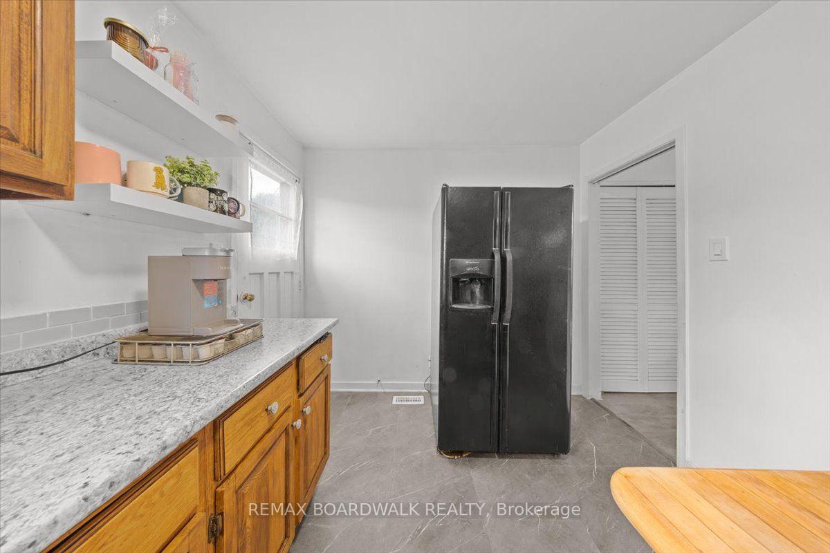 Photo 16 of 1864 Lenester Avenue W, Ottawa, McKellar Heights/Glabar Park — HOMEH