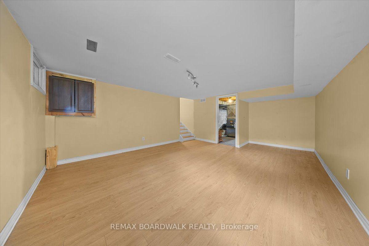 Photo 32 of 1864 Lenester Avenue W, Ottawa, McKellar Heights/Glabar Park — HOMEH