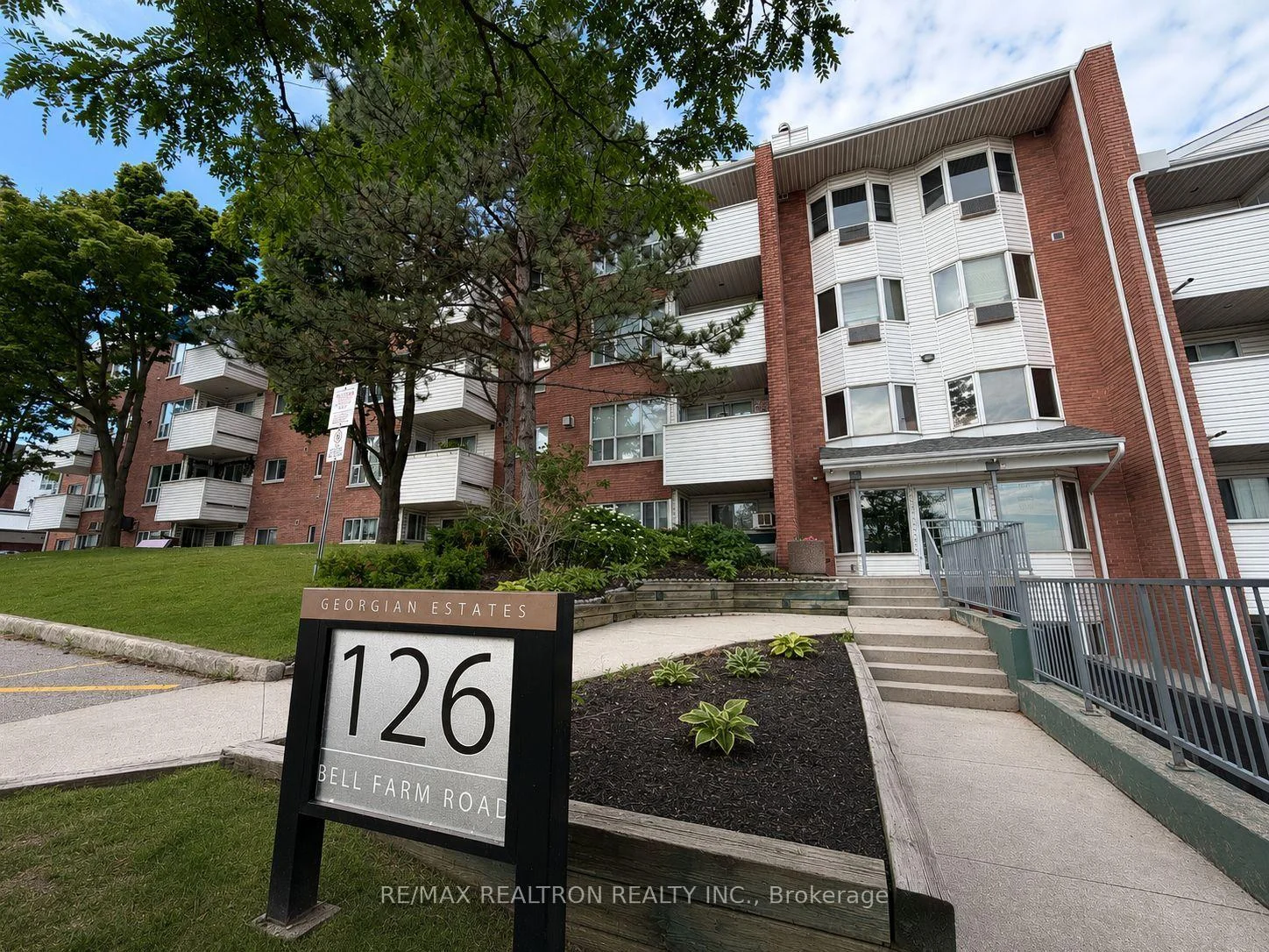 Photo 1 of Unit 303, 126 Bell Farm Road, Barrie, Alliance — HOMEH
