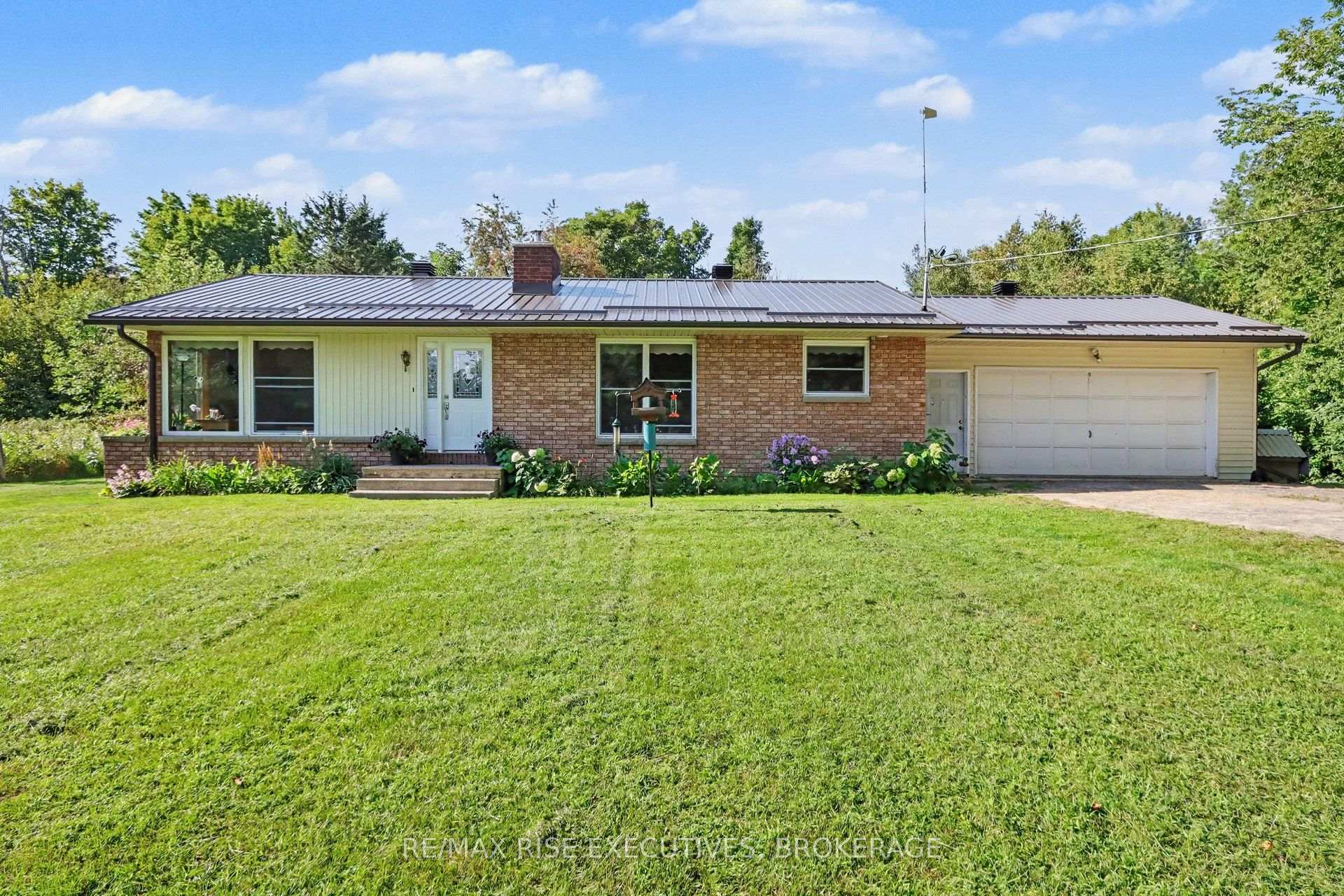 Photo 1 of 715 Hanna Road, Tay Valley, Bathurst/Burgess & Sherbrooke (South Sherbrooke) Twp — HOMEH