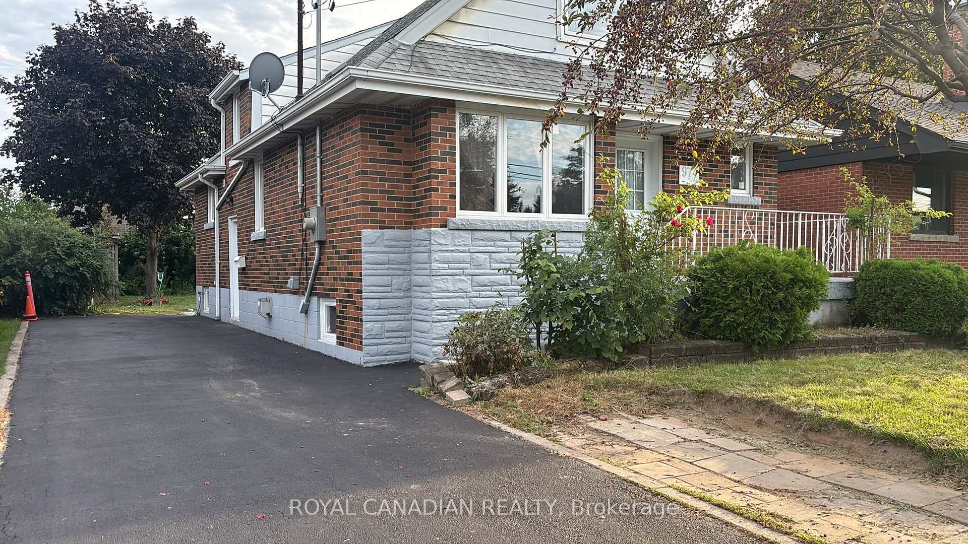 Photo 2 of 974 Queensdale Avenue E, Hamilton, Sunninghill — HOMEH