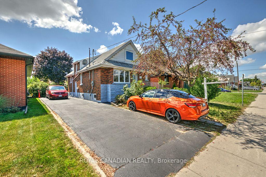 Photo 3 of 974 Queensdale Avenue E, Hamilton, Sunninghill — HOMEH