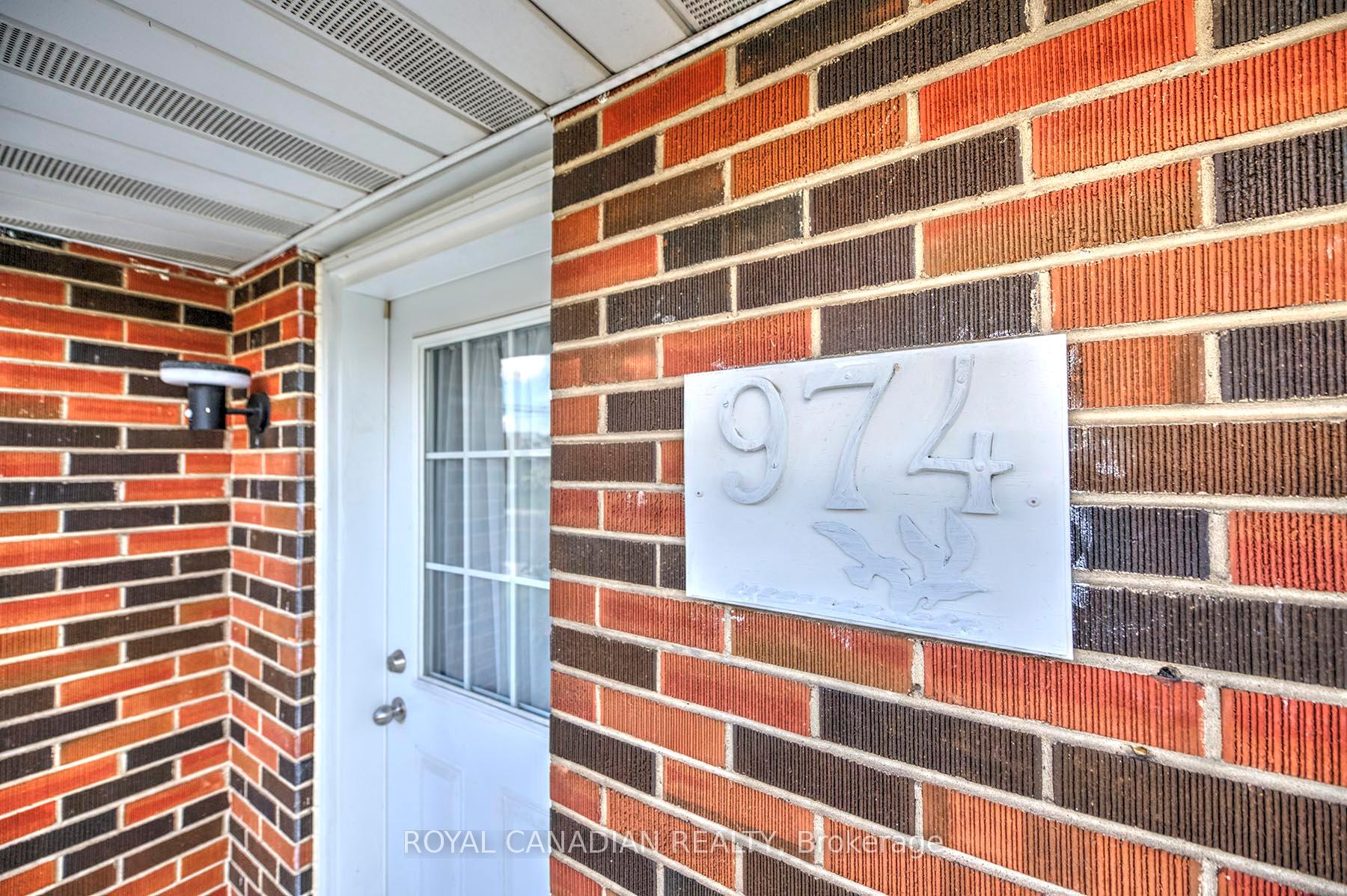 Photo 4 of 974 Queensdale Avenue E, Hamilton, Sunninghill — HOMEH