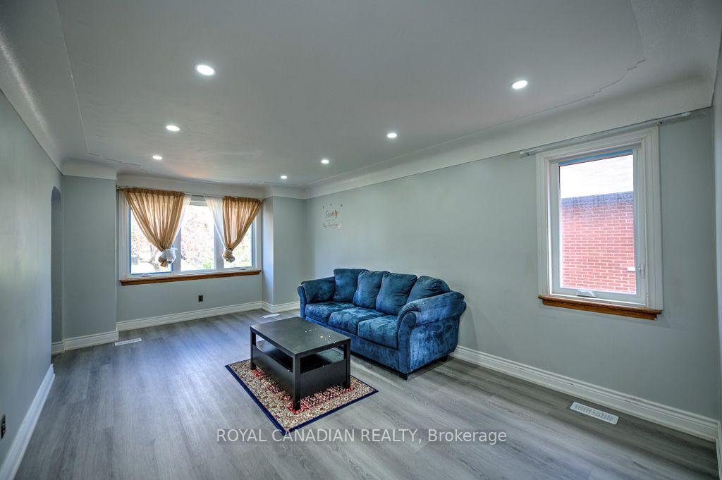 Photo 5 of 974 Queensdale Avenue E, Hamilton, Sunninghill — HOMEH