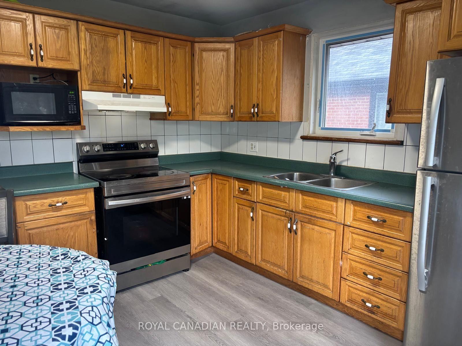 Photo 8 of 974 Queensdale Avenue E, Hamilton, Sunninghill — HOMEH