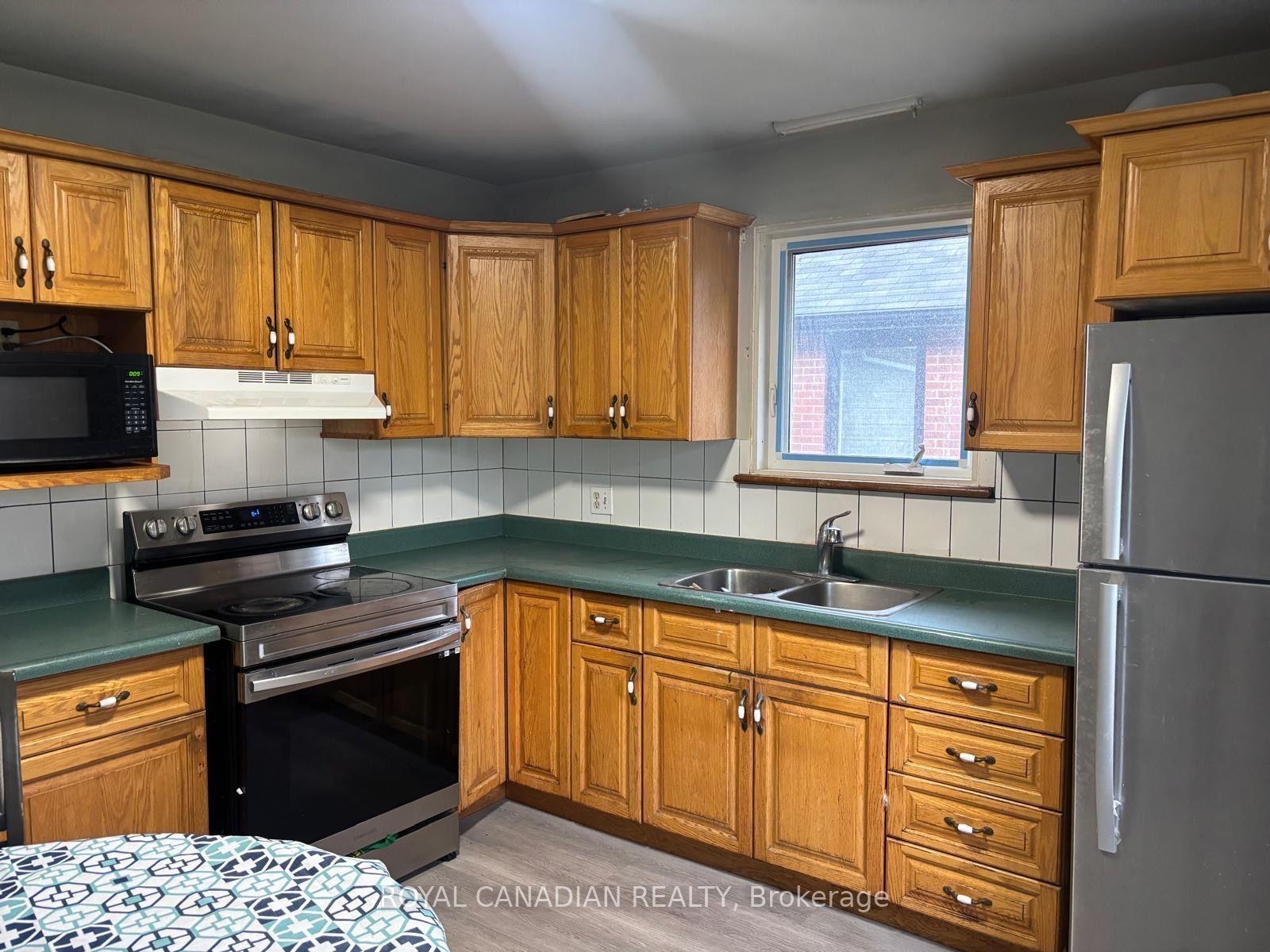Photo 9 of 974 Queensdale Avenue E, Hamilton, Sunninghill — HOMEH