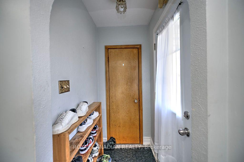 Photo 11 of 974 Queensdale Avenue E, Hamilton, Sunninghill — HOMEH